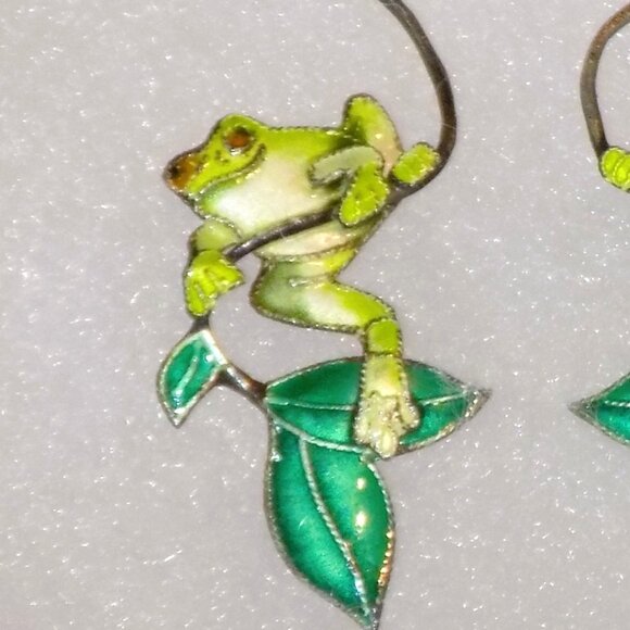 New Artisan Signed Sterling Silver Handcrafted Frog on Vine Drop Earrings - Picture 3 of 4